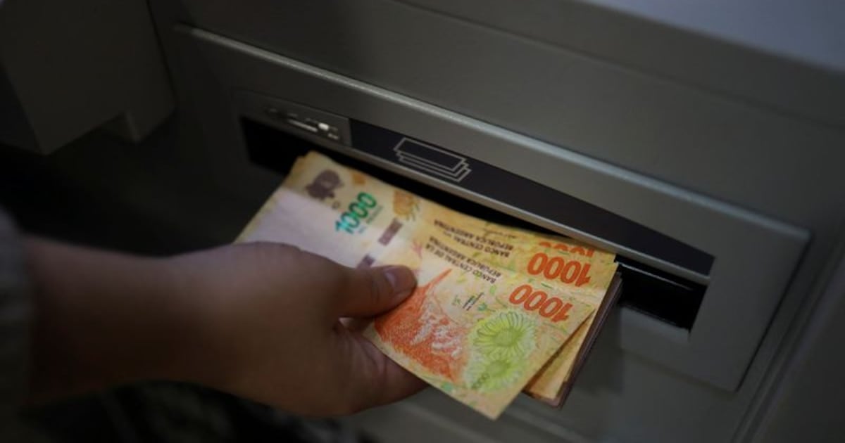 Comisiones bancarias en la Argentina: cuánto paga un ahorrista puntano por cada trámite fuera del piso gratuito