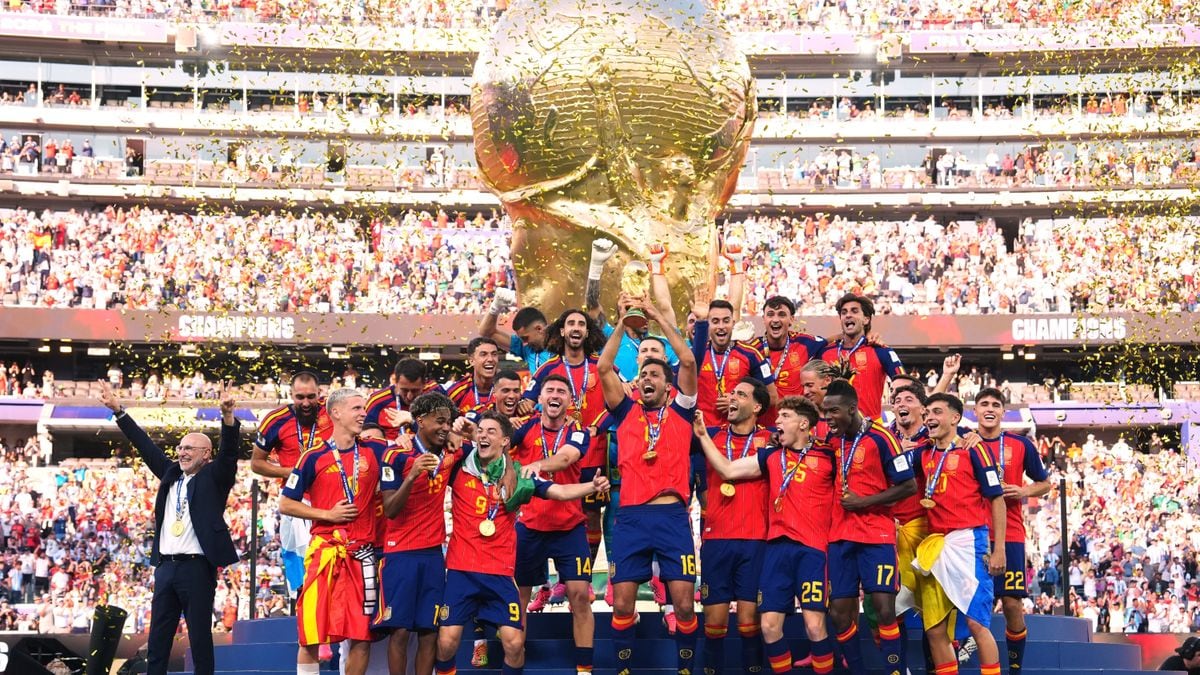 Llorente se saca la roja voluntaria: el polifuncional del Atlético le dice adiós a España con el Mundial todavía caliente