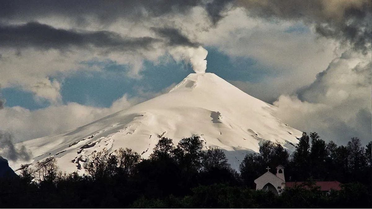 Villarrica en alerta amarilla: por qué el cambio de estatus reordena la mirada sobre la cordillera neuquina