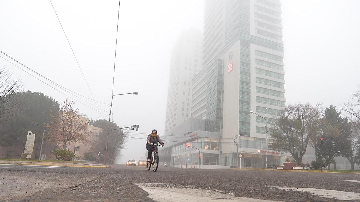 El aire de Neuquén se enrareció seis veces en agosto y la universidad lo dejó al descubierto