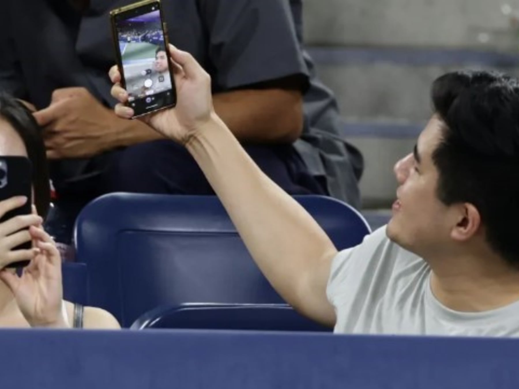 Wimbledon le dice que no a los influencers: canchas sin aros de luz ni palos de selfie