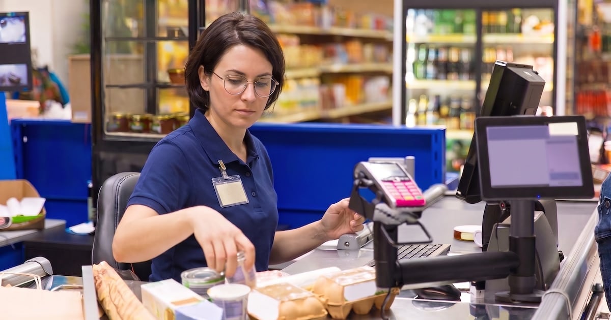 Cuánto cobra un cajero de supermercado en septiembre tras el 5,7% de paritaria: piso, techo y adicionales del CCT 130/75