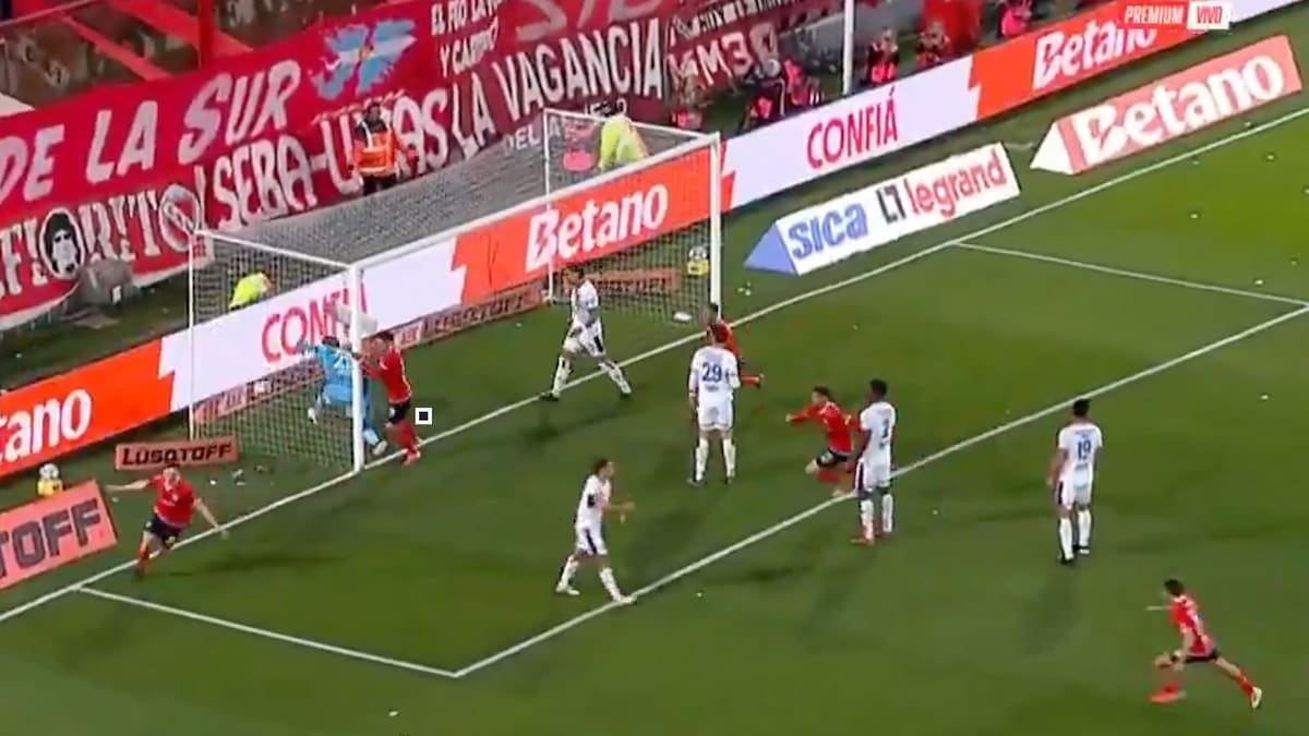 Arrayago, el pibe de 17 años que le rompió el debut al Gallego Insúa en el clásico