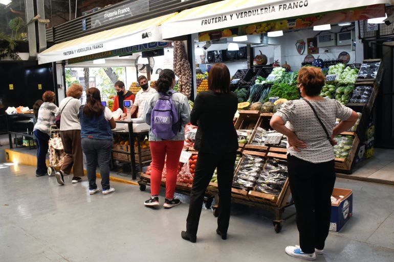 El termómetro de agosto marca 1,7%: la inflación más baja en catorce meses, pero Argentina sigue segunda en el ranking regional