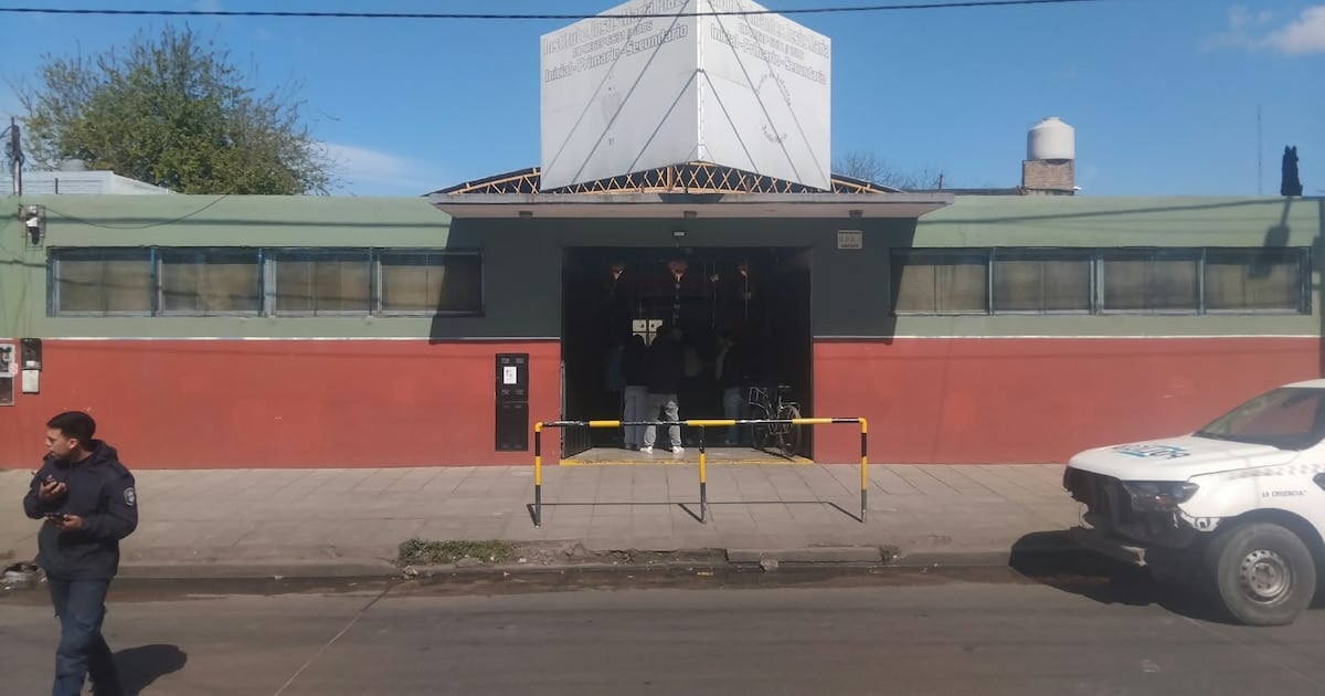 Un revólver en la mochila: se disparó dentro de un colegio de Villa Dorrego y la Justicia investiga a un adolescente de 15 años