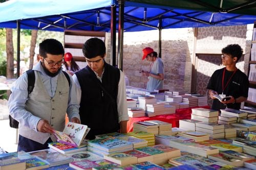 La Feria del Libro de Neuquén se despide a lo grande: lecturas, música y libros patagónicos desde dos mil pesos
