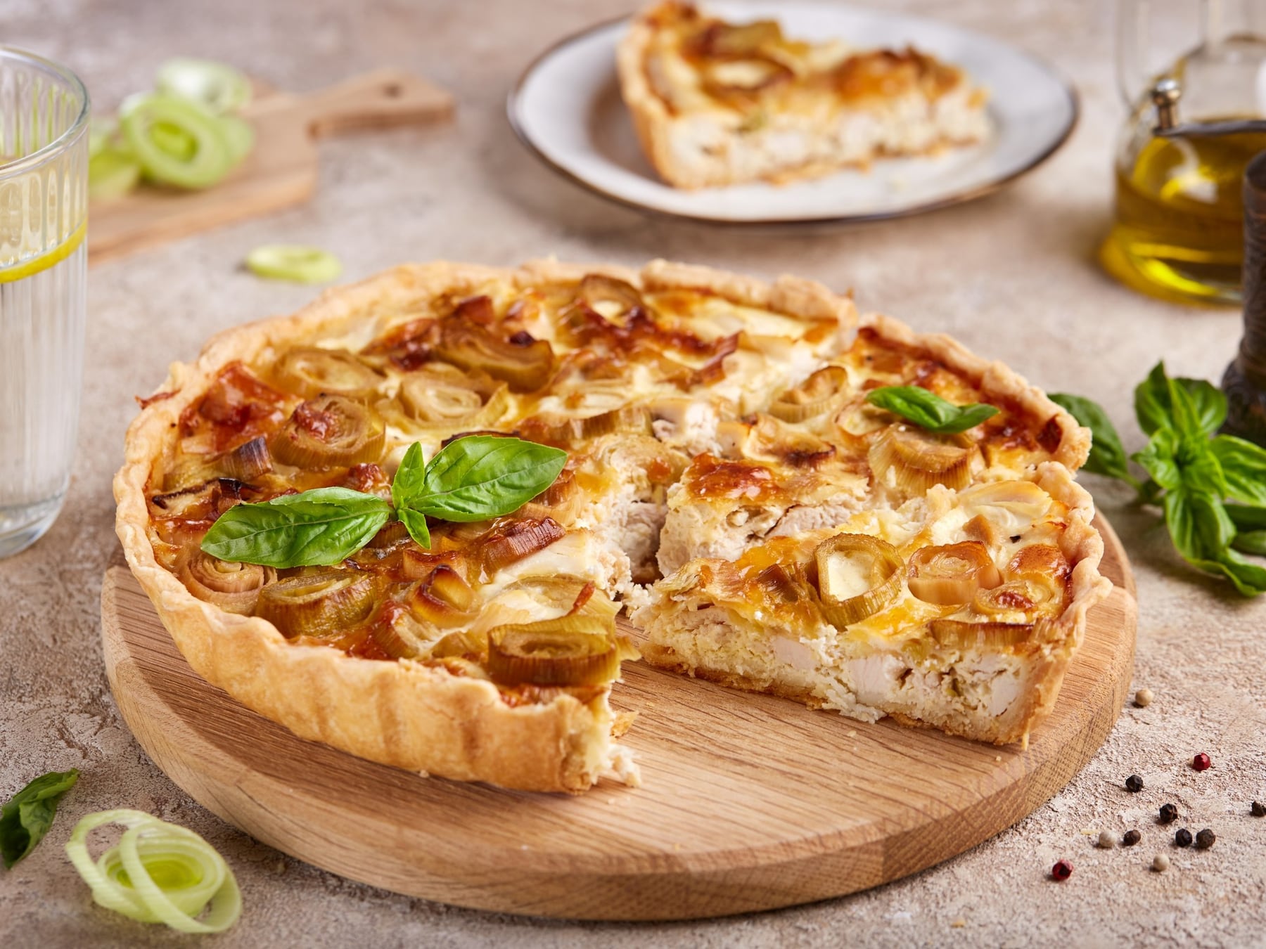 Reinventar el pollo sobrante: claves para una tarta casera con masa propia y relleno a medida