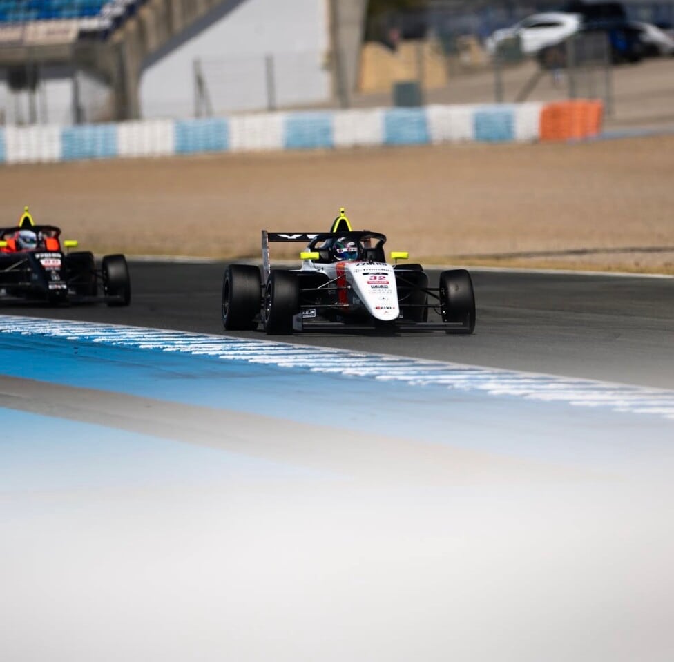 Bulbarella cortó la mala racha en Jerez: recuperó seis puestos y se acomodó 24º en la F4 Española