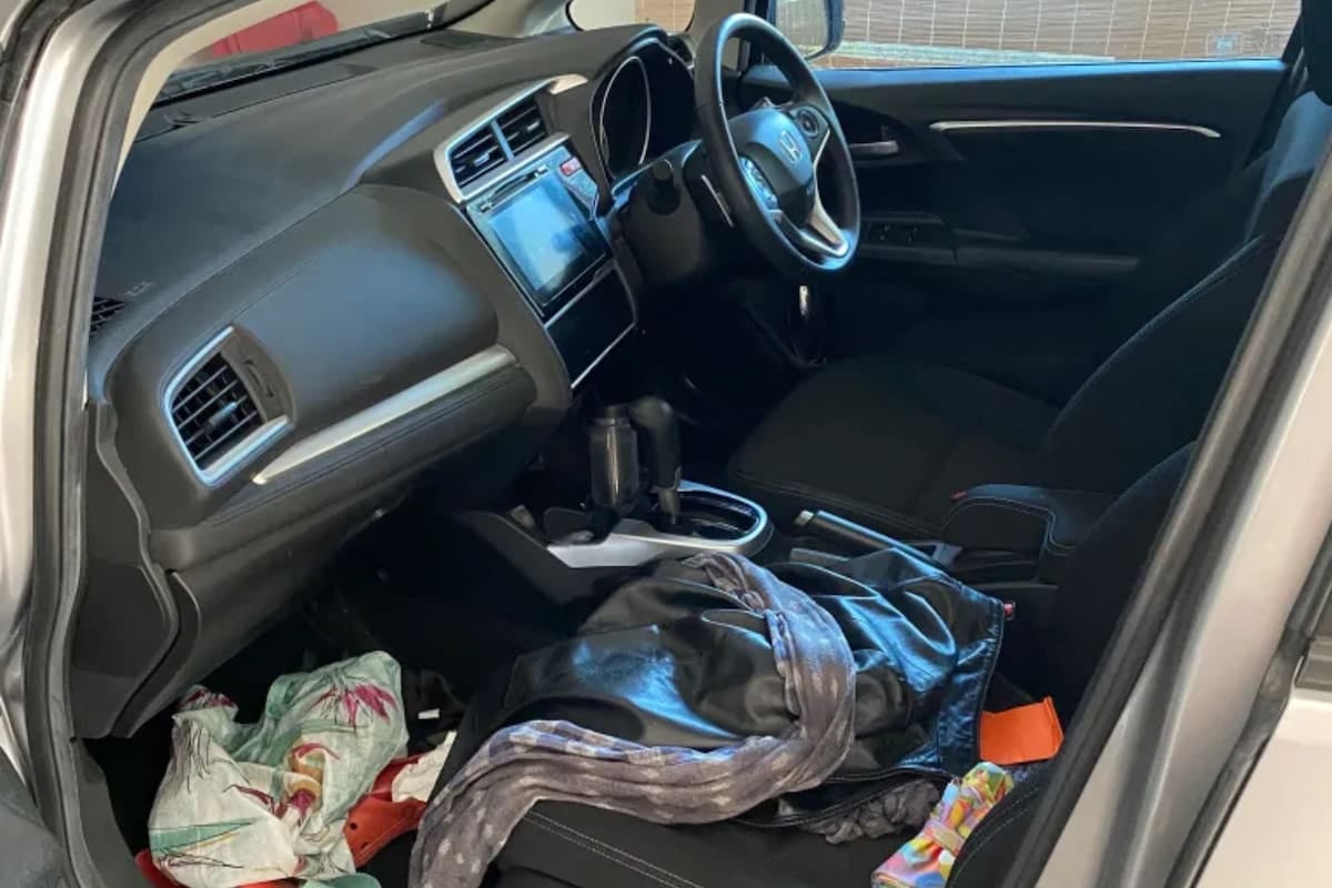 Cuando el parabrisas se empaña solo y el asiento trasero ya no se ve: lo que dice de vos el interior del auto