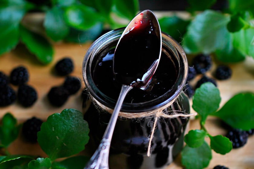 Mermelada de moras silvestres con manzana y limón: una receta casera para untar y rellenar