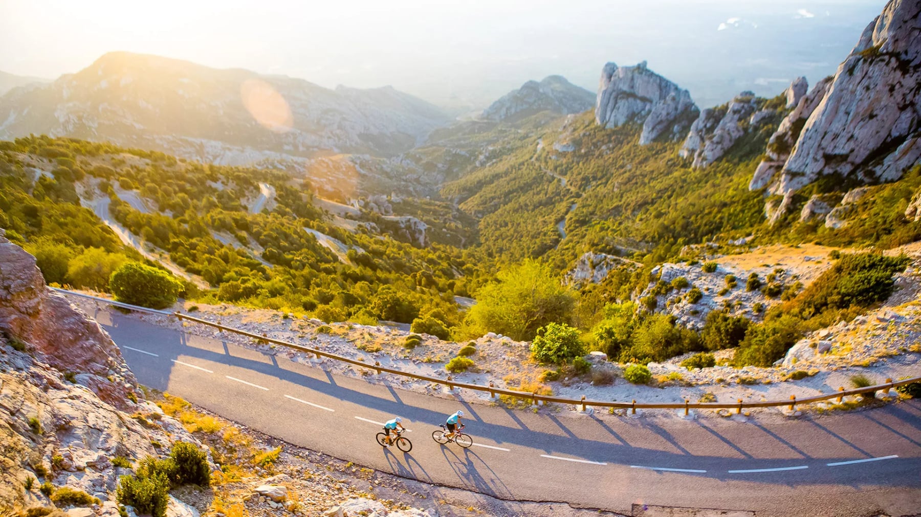 Un circuito de dos mil kilómetros para recorrer Cataluña de mar a montaña, con base en Barcelona