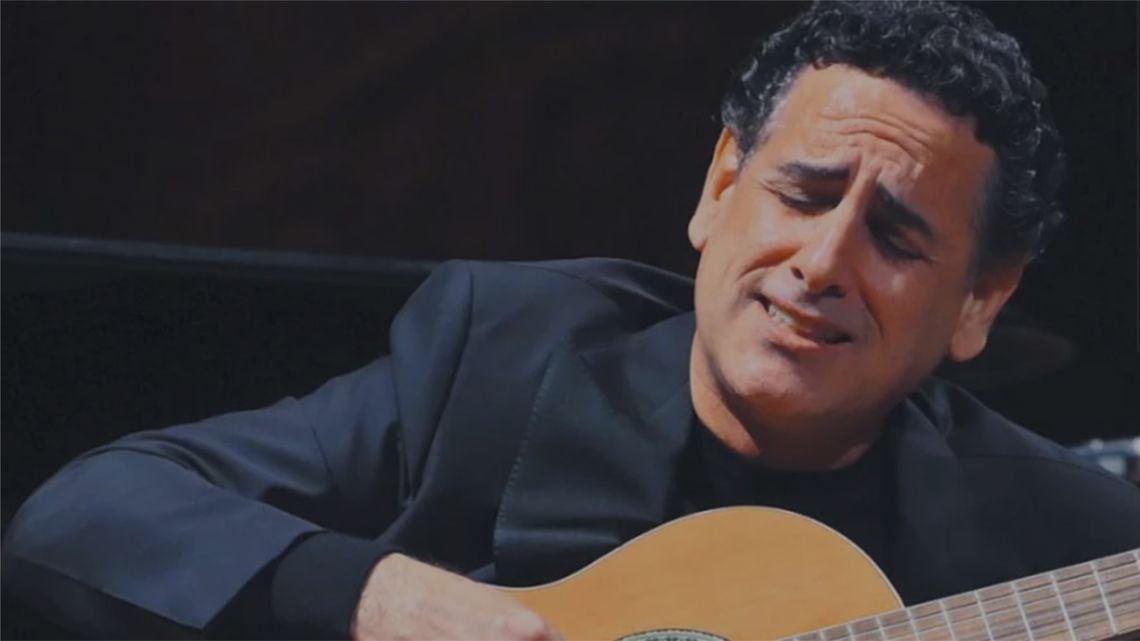 Flórez volvió al Colón y bajó del escenario con la guitarra bajo el brazo
