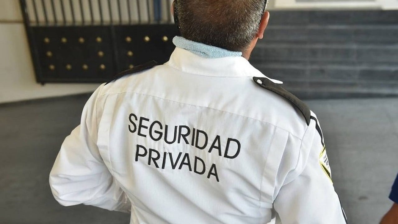 Sueldo de vigilador privado en octubre: el total de la escala se acerca a los 1,9 millones de pesos y suma nuevas actualizaciones hasta fin de año