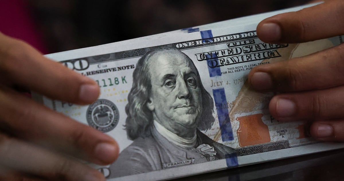 Cotizaciones del dólar en el cierre de la jornada: estabilidad en el Banco Nación y leve repunte del blue