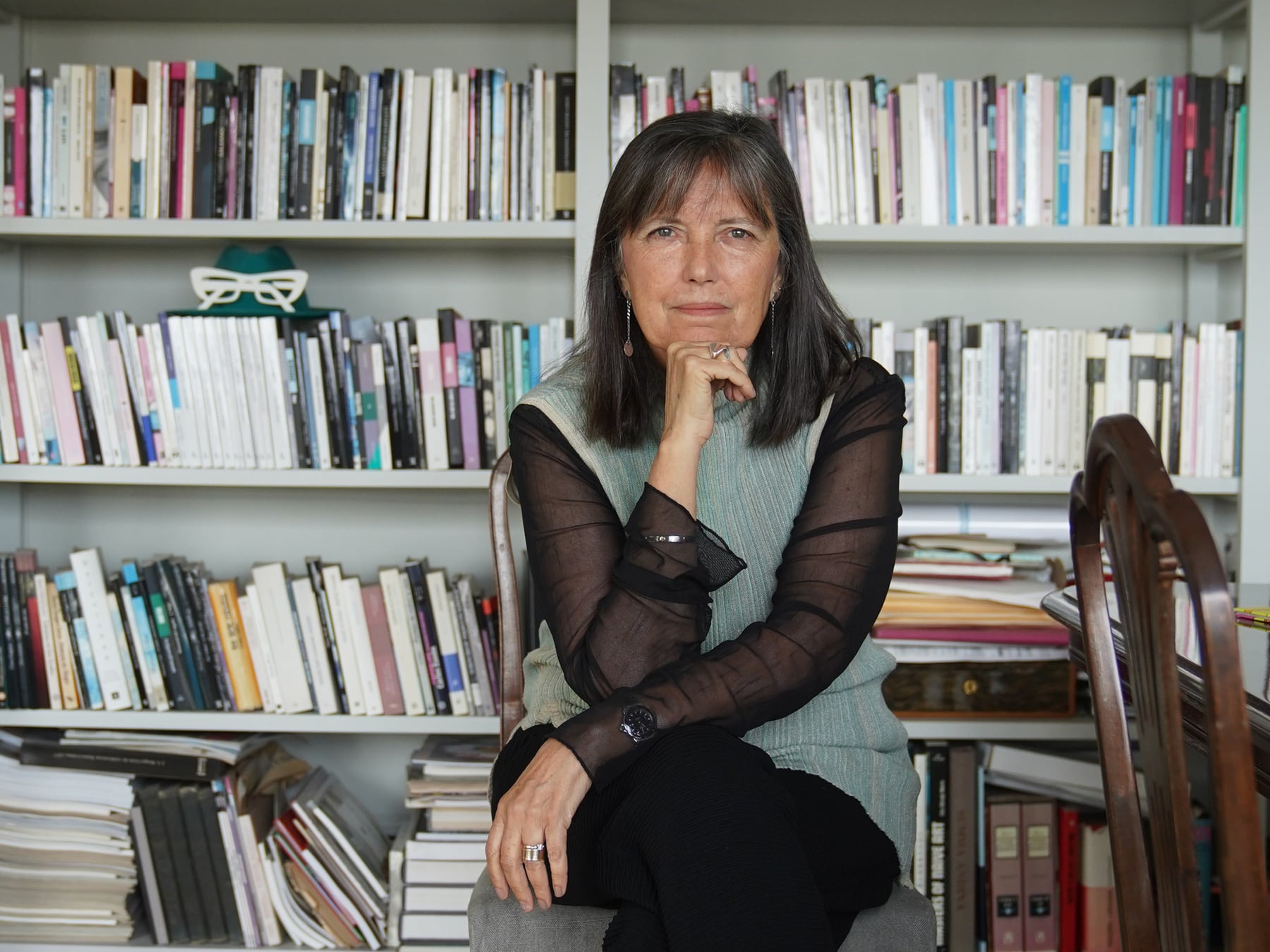 Una novela que se escucha con los ojos: Claudia Piñeiro vuelve a la carga con El canto invisible