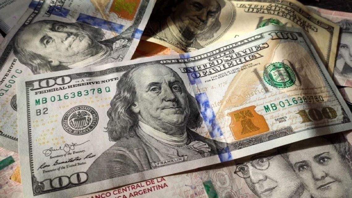 El blue se alineó con el dólar del Banco Nación y cerró la semana en $1.540 para la venta