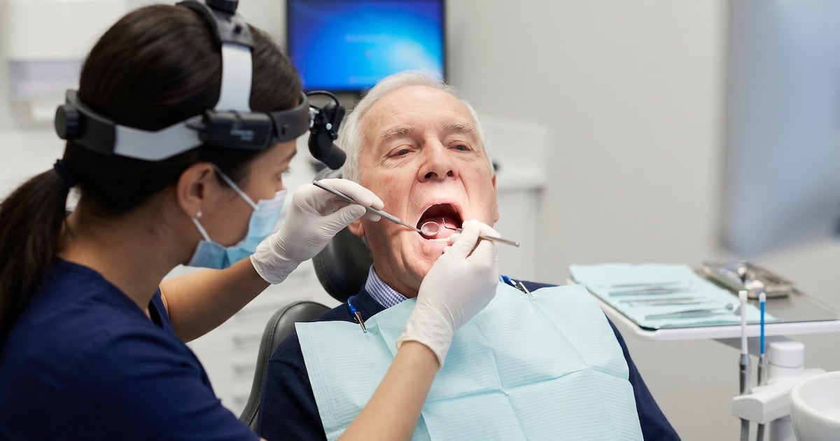 Dientes que se van y cabeza que se nubla: lo que una revisión de 14 estudios encontró en los adultos mayores argentinos