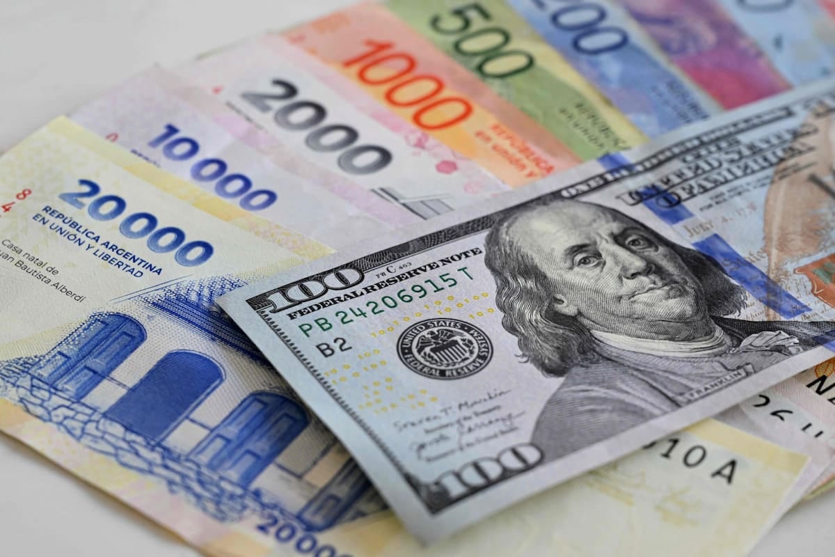 Argentina se abarató en dólares por segundo mes seguido, pero conserva los rubros más caros de la región
