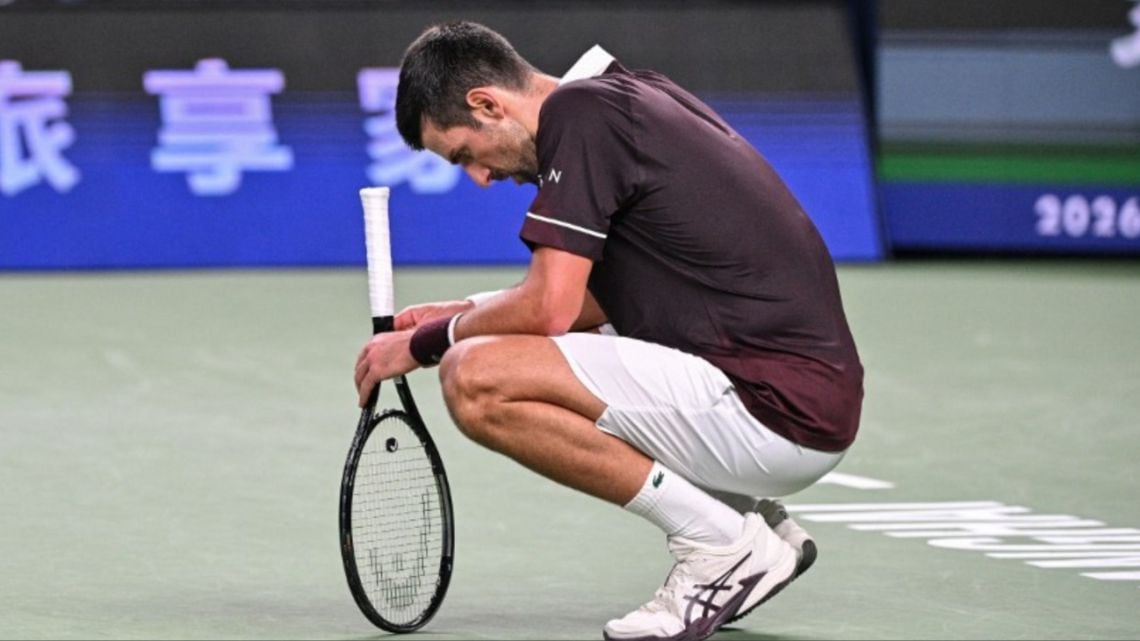 Se le corta el envión: Novak se despidió rápido de Shanghái y ahora llega con lo justo a la carrera por las Finales