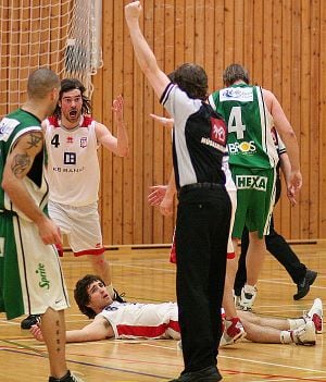 Instituto se lo ganó a Ferro en una noche que nadie quería perder