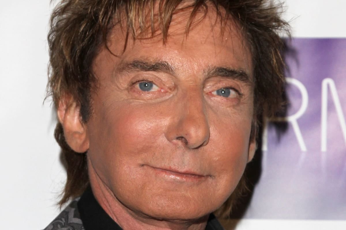 Manilow volvió a parar la orquesta en Las Vegas: otra noche cortada por un brote de bronquitis y el fantasma del cáncer de pulmón todavía latiendo cerca