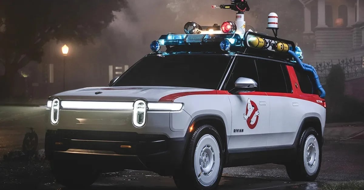 Bill Murray se vuelve a poner el traje de Venkman al volante de una camioneta eléctrica con alma de Ecto-1