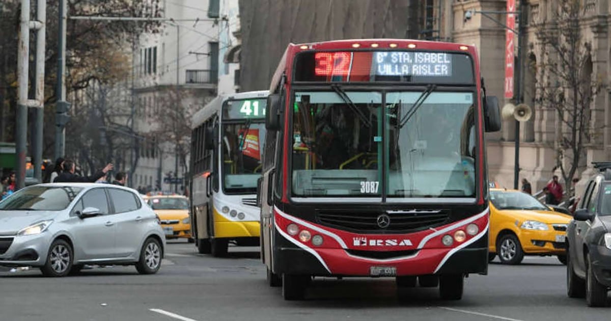Subirse al colectivo en Pinamar sale más de cuatro veces que en el AMBA: la brecha tarifaria que reconfigura el mapa del transporte urbano