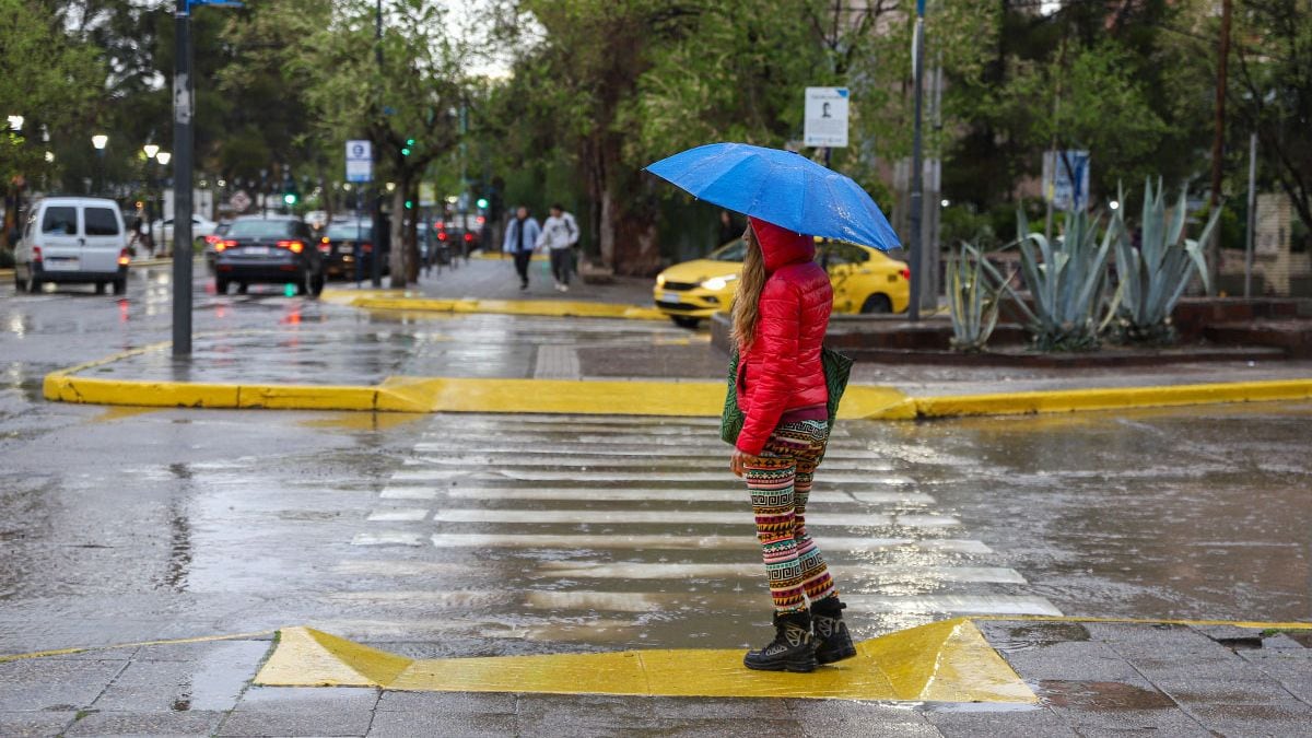 La tormenta se cierne sobre el centro y el norte neuquino y deja a seis departamentos bajo alerta naranja