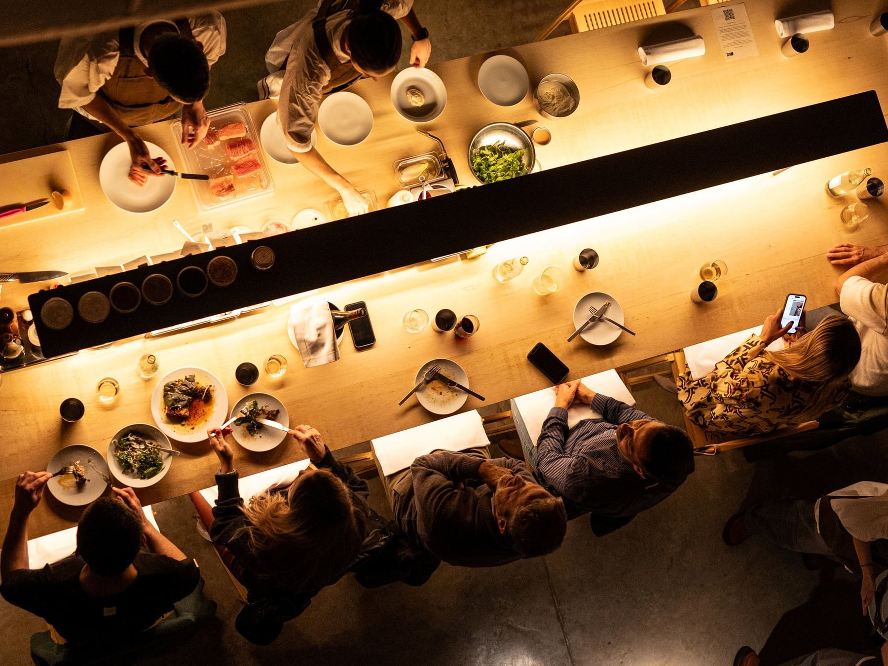 La mesa de Buenos Aires se reconfigura: menos comida, más fotos y tickets compartidos