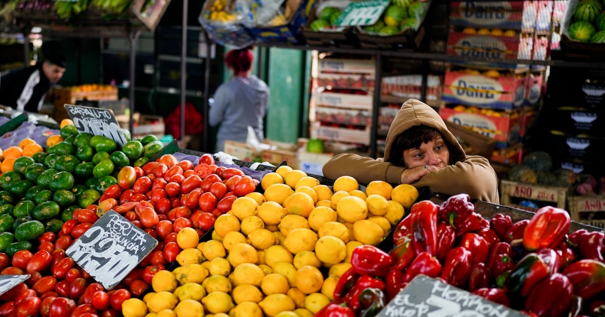 La mesa de los argentinos en septiembre: el tomate se disparó 34,1% y la lechuga le dio un respiro al bolsillo