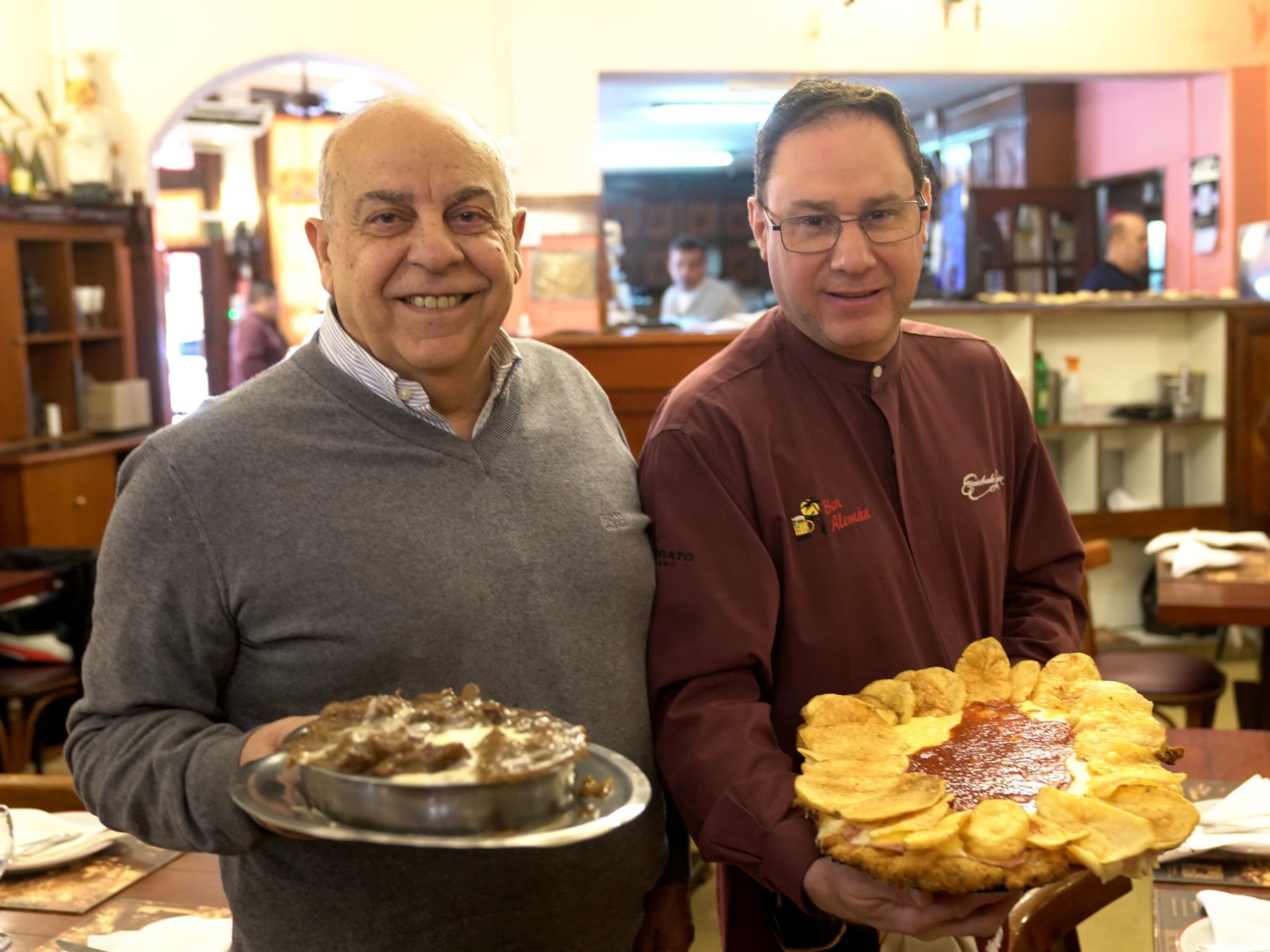 El bodegón de Villa Devoto que lleva más de un siglo abierto y sirve mil milanesas por mes