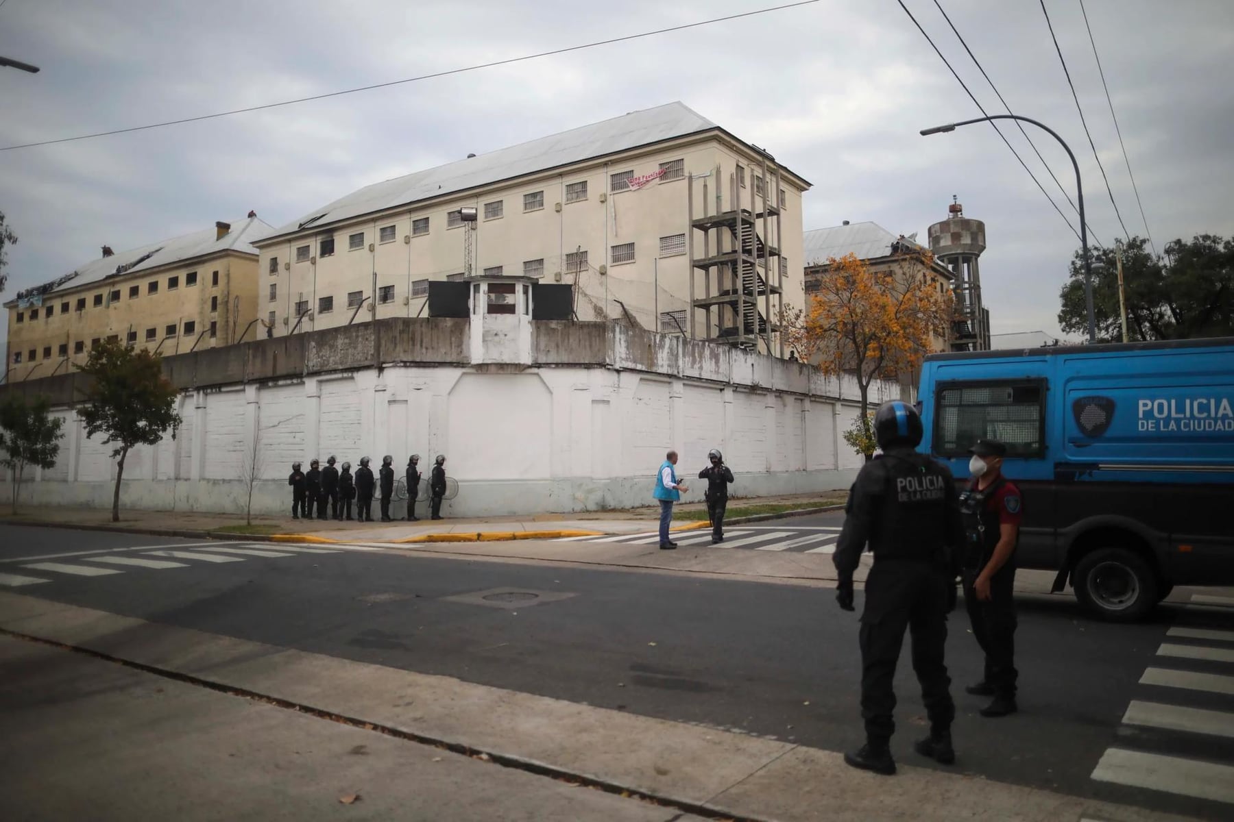 Devoto: ya fueron reubicados más de mil internos en Marcos Paz y crecen las quejas por pertenencias sin entregar