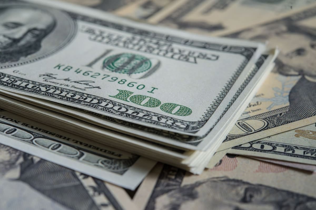 La banda cambiaria se recalibra y deja al peso más apretado frente a la inflación acumulada del año