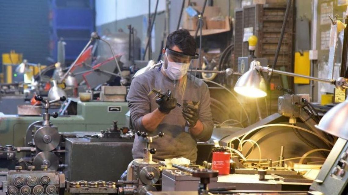 La fábrica que se apaga: capacidad ociosa del 58,5% y un horizonte de changas para los operarios que quedan en la calle