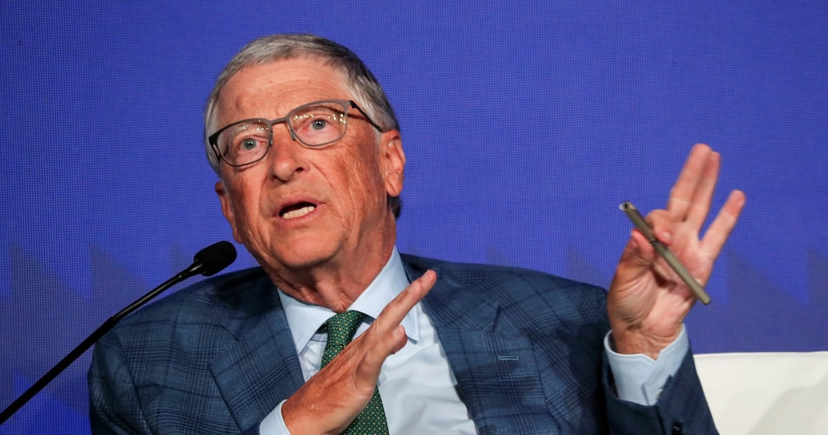 Gates pasó por el Vaticano y dejó una advertencia incómoda: la IA sin reglas va a profundizar la brecha entre ricos y pobres