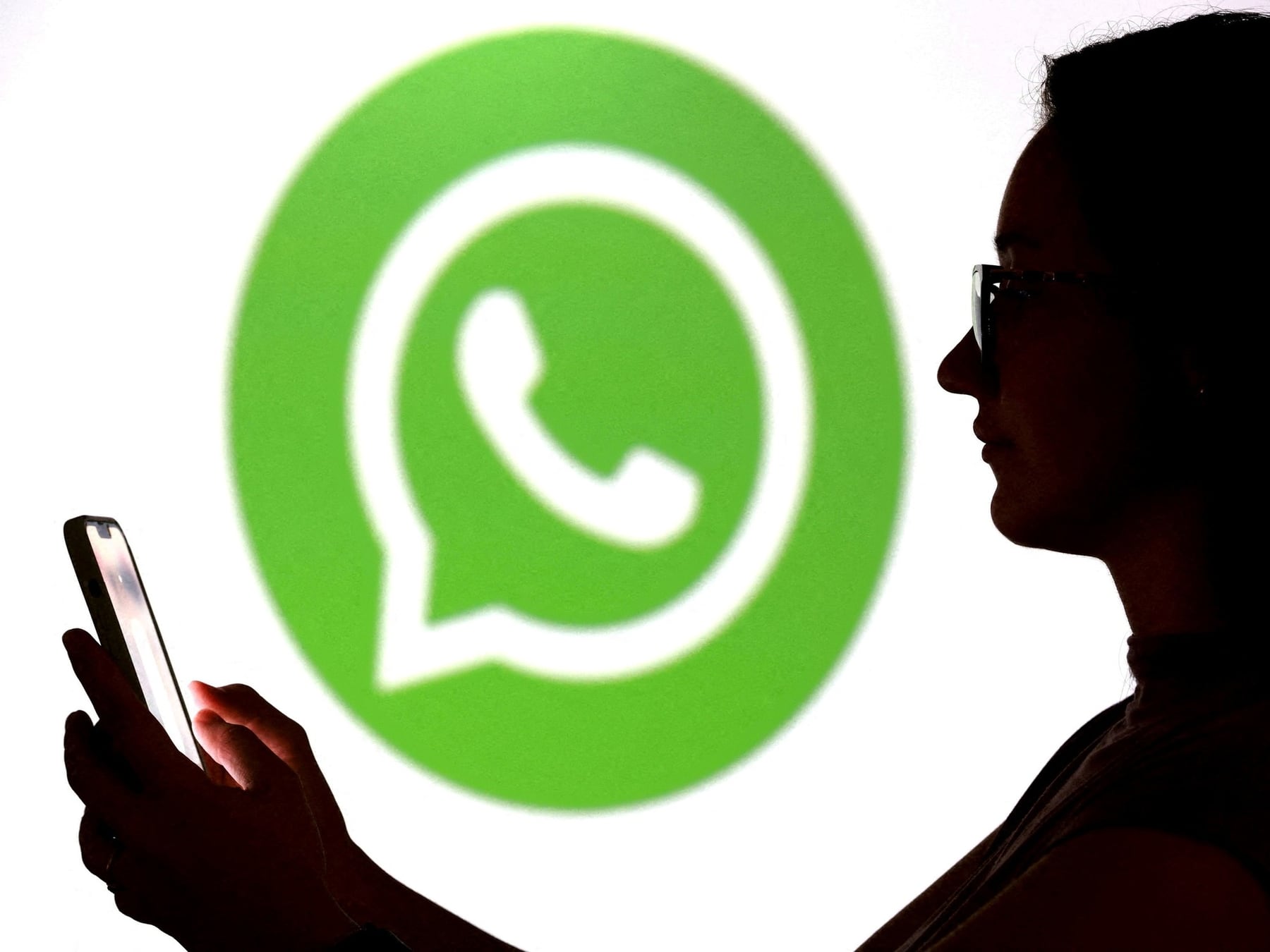 Dejé la notebook en el trabajo y casi me clavan el WhatsApp: así se cierra todo en un minuto