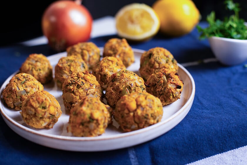 Bolitas de brócoli y garbanzos al horno: una receta vegana que gana por su simplicité