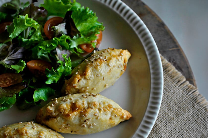Empanadillas de masa casera: cómo preparar un relleno jugoso de ternera y champiñones