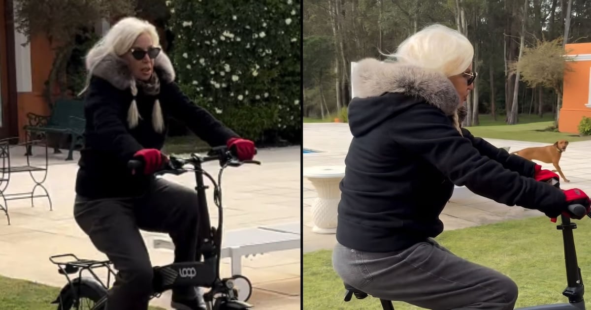 Susana GiménezEstrenó una bicicleta y la paseó con sus perros por su casa de Punta del Este